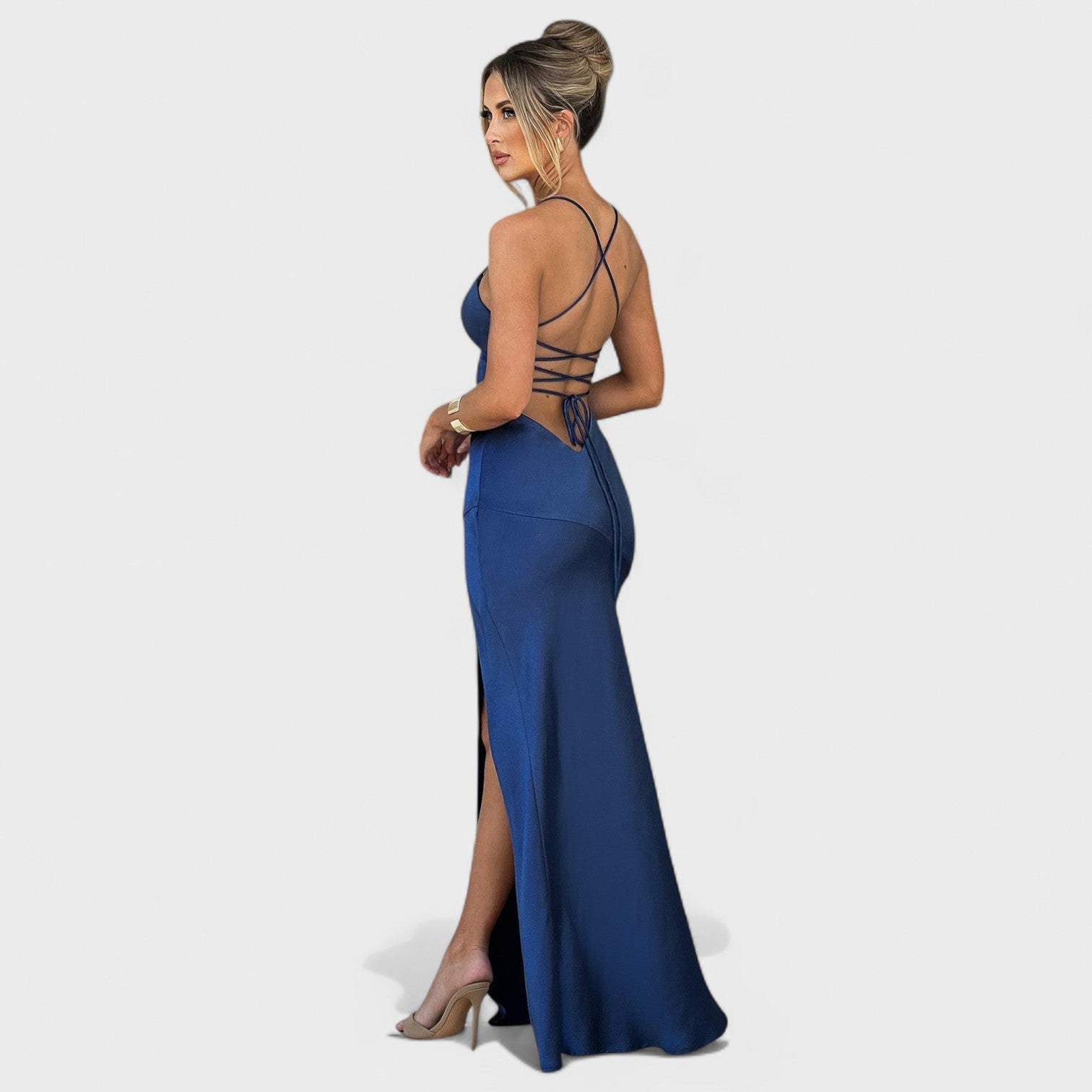 Elena – Elegantne sametkleit - Liisi Valik